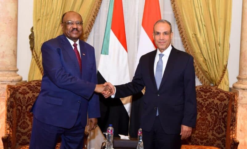 السياسة والأخبار