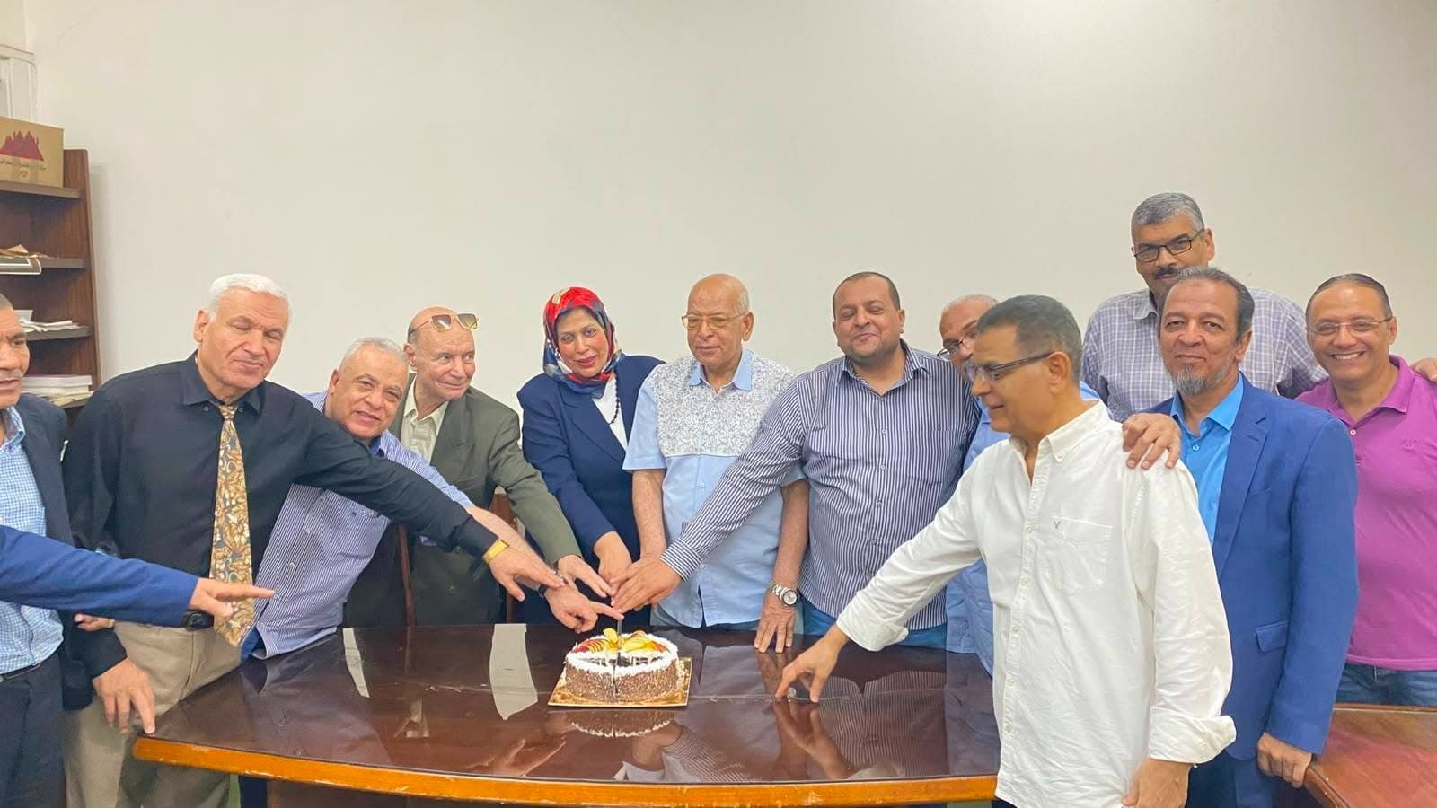 السياسة والأخبار