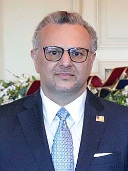 السياسة والأخبار