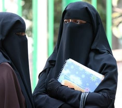 السياسة والأخبار
