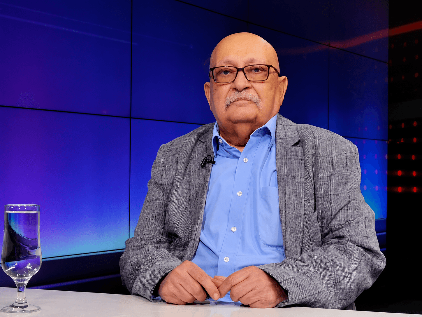 السياسة والأخبار