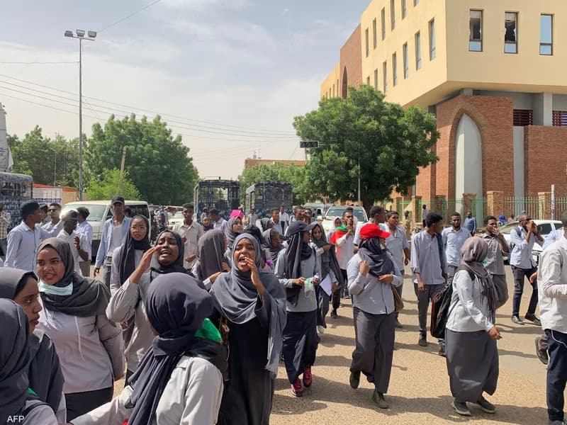 السياسة والأخبار
